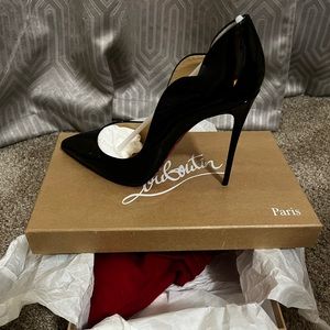 Christian Louboutin "Hot Chick" pump in patent leather Size 38